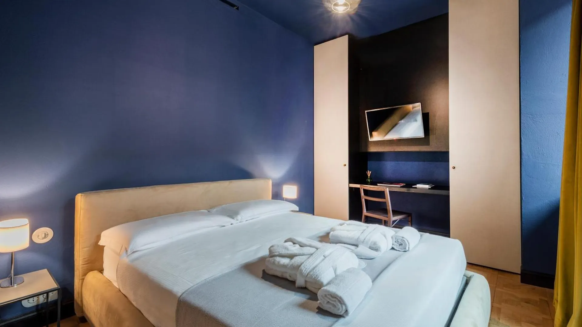 The Nine Suites - B Home Milano 0*,